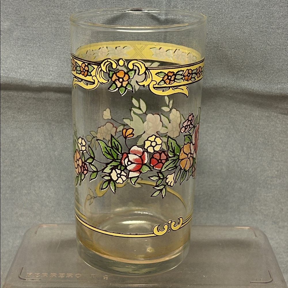 🔥🔥Vintage juice glasses with flowers